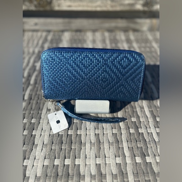 Nouveau Leather Women’s Wallet Royal Blue NWT!​​​ - Picture 1 of 10